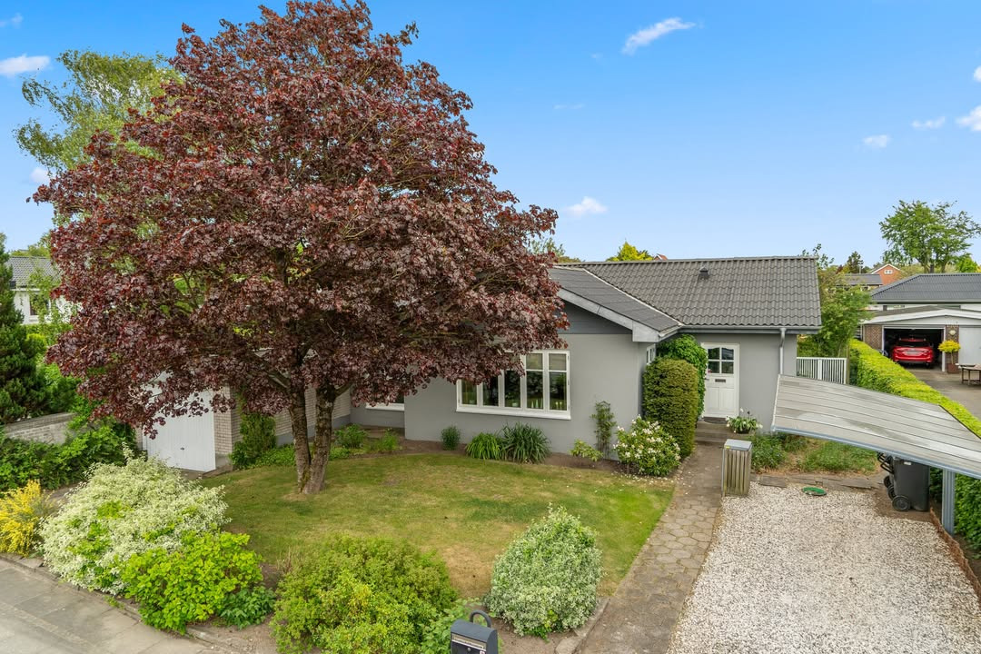 Mæglerhuset Brønderslev sænker prisen på villa i Brønderslev til 1.195.000 kr.