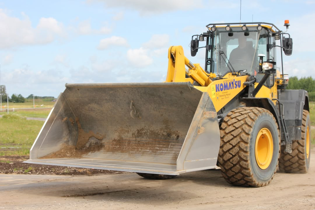 Scantruck A/S leverer nye Komatsu maskiner til Henning Have A/S