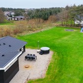 Attraktivt sommerhus til salg i naturskønne omgivelser hos Mæglerhuset Vestkysten I/S