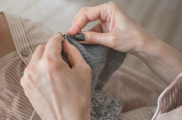 Strik med sjæl og tradition: Derfor hitter norsk uld i Danmark