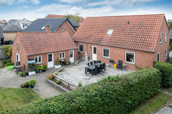 Et spændende hus med dejlig beliggenhed og gode muligheder