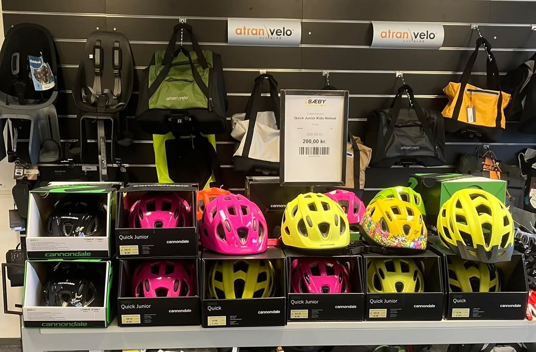 Sæby cykler tilbyder børnehjelme til fast pris på 200 kr.