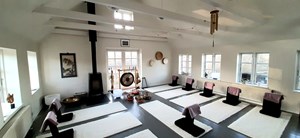 Oplev en helende lydrejse i Knebel