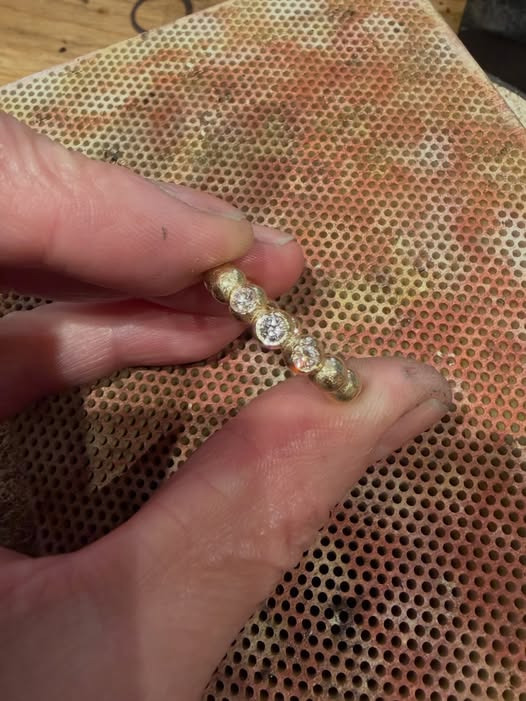 Guldsmed Lütken tilføjer unik kuglering med diamanter til kundes samling