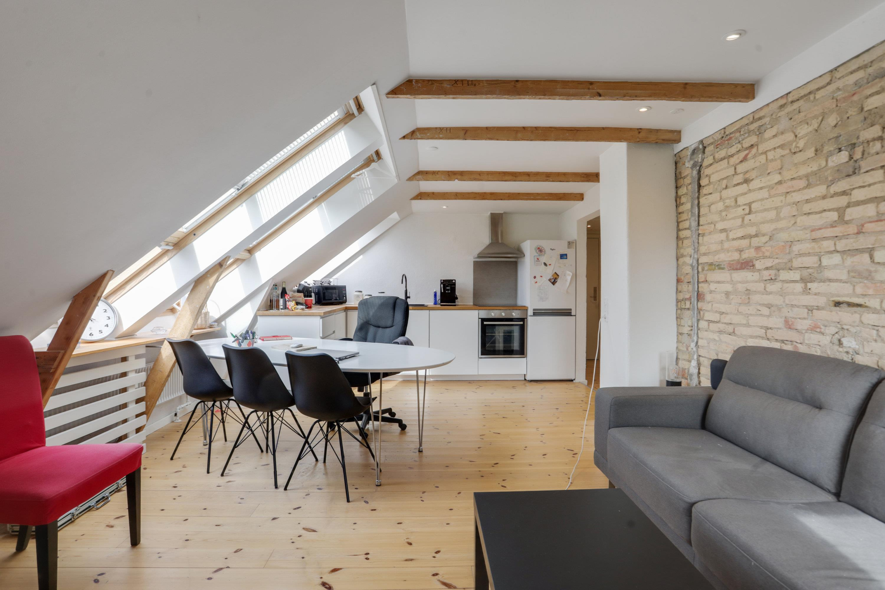 Renoveret lejlighed med charme tæt på Lindholm Strandpark