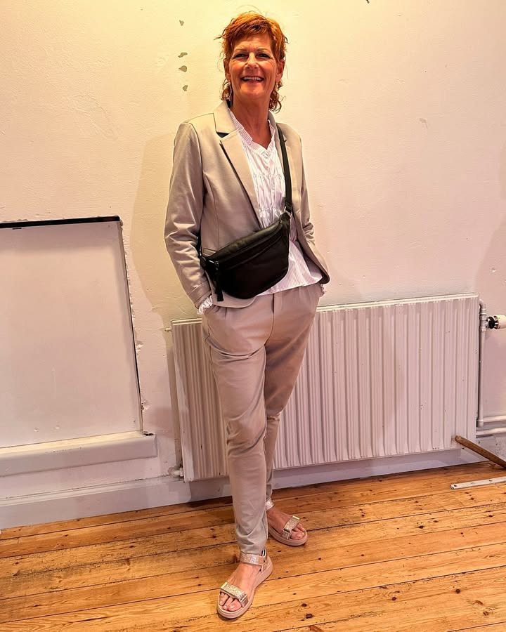 Butik Mille præsenterer dagens kl. 18.00 outfit med elegante detaljer