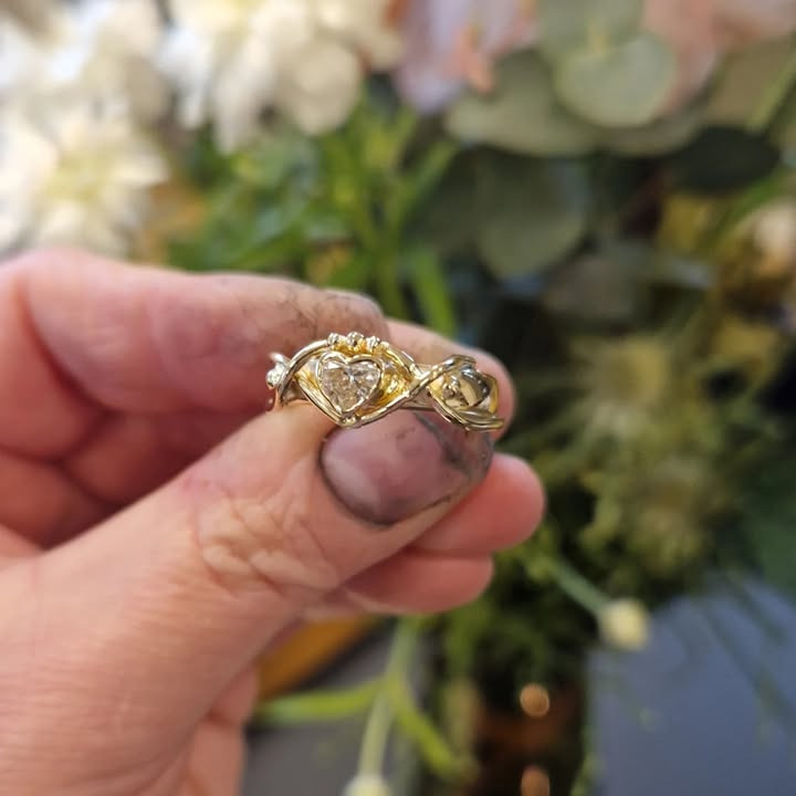 Guldsmed Ø opgraderer vielsesring med hjerteformet diamant til juleglæde