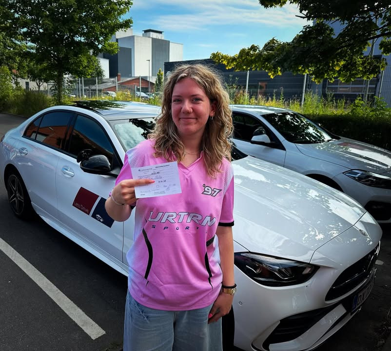 Lets Drive ønsker Anne Sophie tillykke med kørekortet inden sommerferien