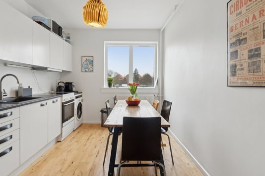 Til salg hos Nybolig Hvidovre - Alexander Holm ApS: Indbydende 3V'er lejlighed nær Vigerslevparken