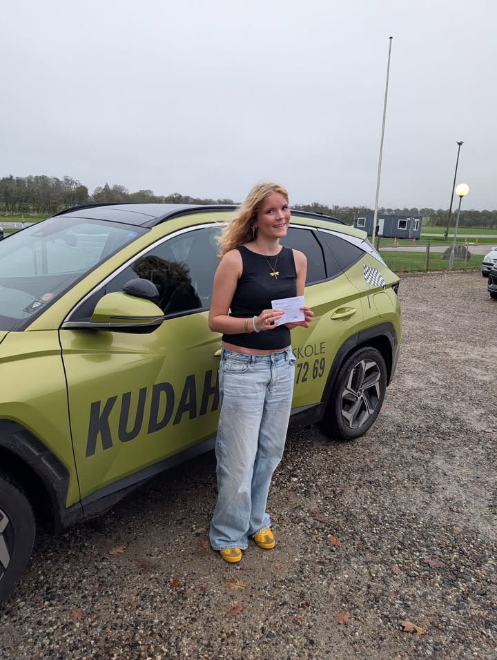 Kudahls Køreskole ønsker Nanna tillykke med kørekortet