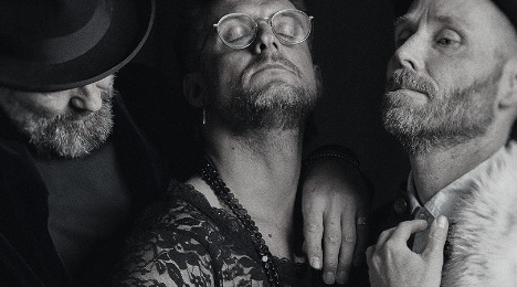 Trio-projektet AEGTESKAB indtager Foderstoffen i Rudme