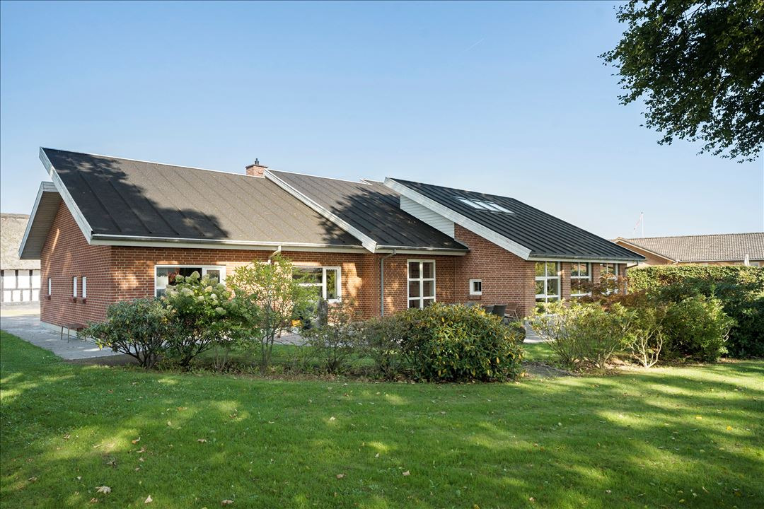 Til salg hos EDC Hedensted: Betagende ejendom på storparcel midt i Hedensted