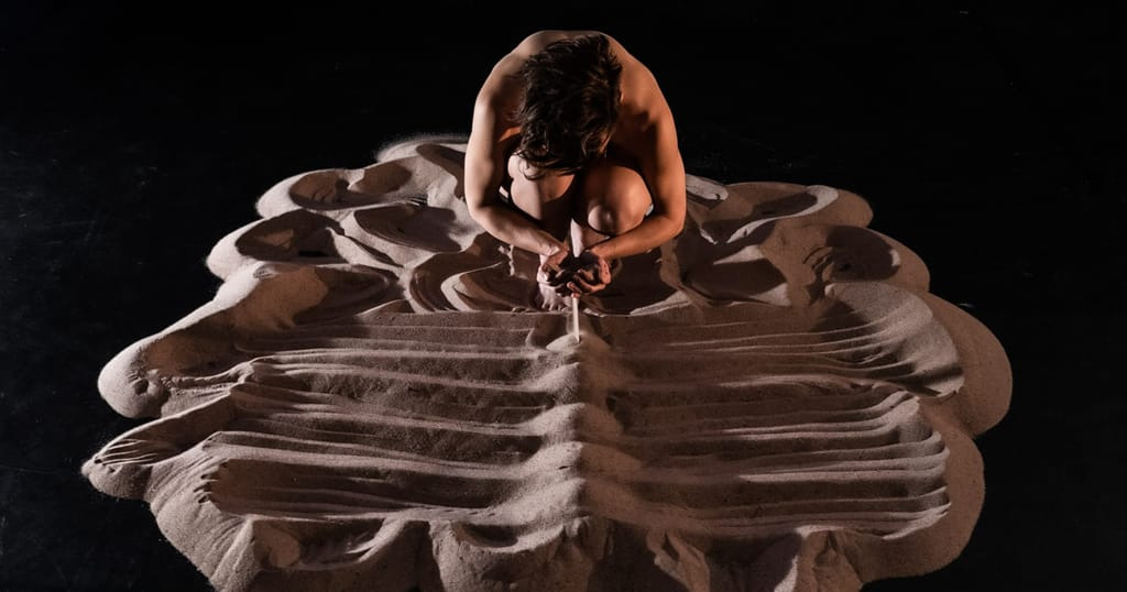 Oplev "Sand" på Teatret OM: En rejse gennem tid og form