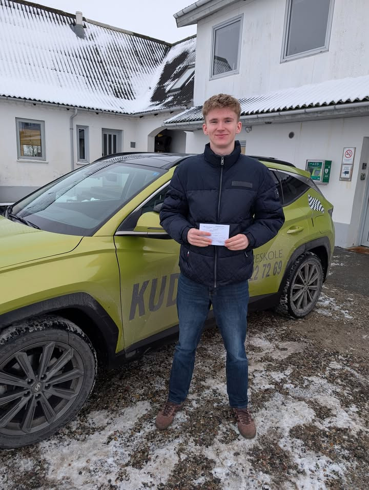 Kudahls Køreskole ønsker Oliver Harbo tillykke med kørekortet