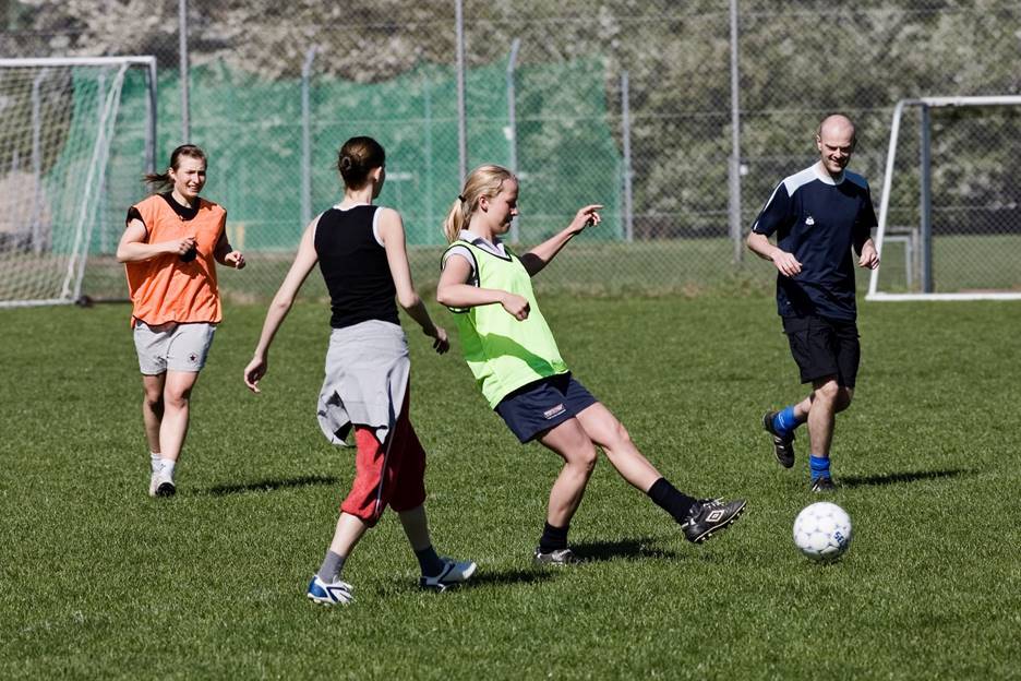 Kolding Kommune satser på meningsfulde fællesskaber for unge gennem holdspil og foreningsliv