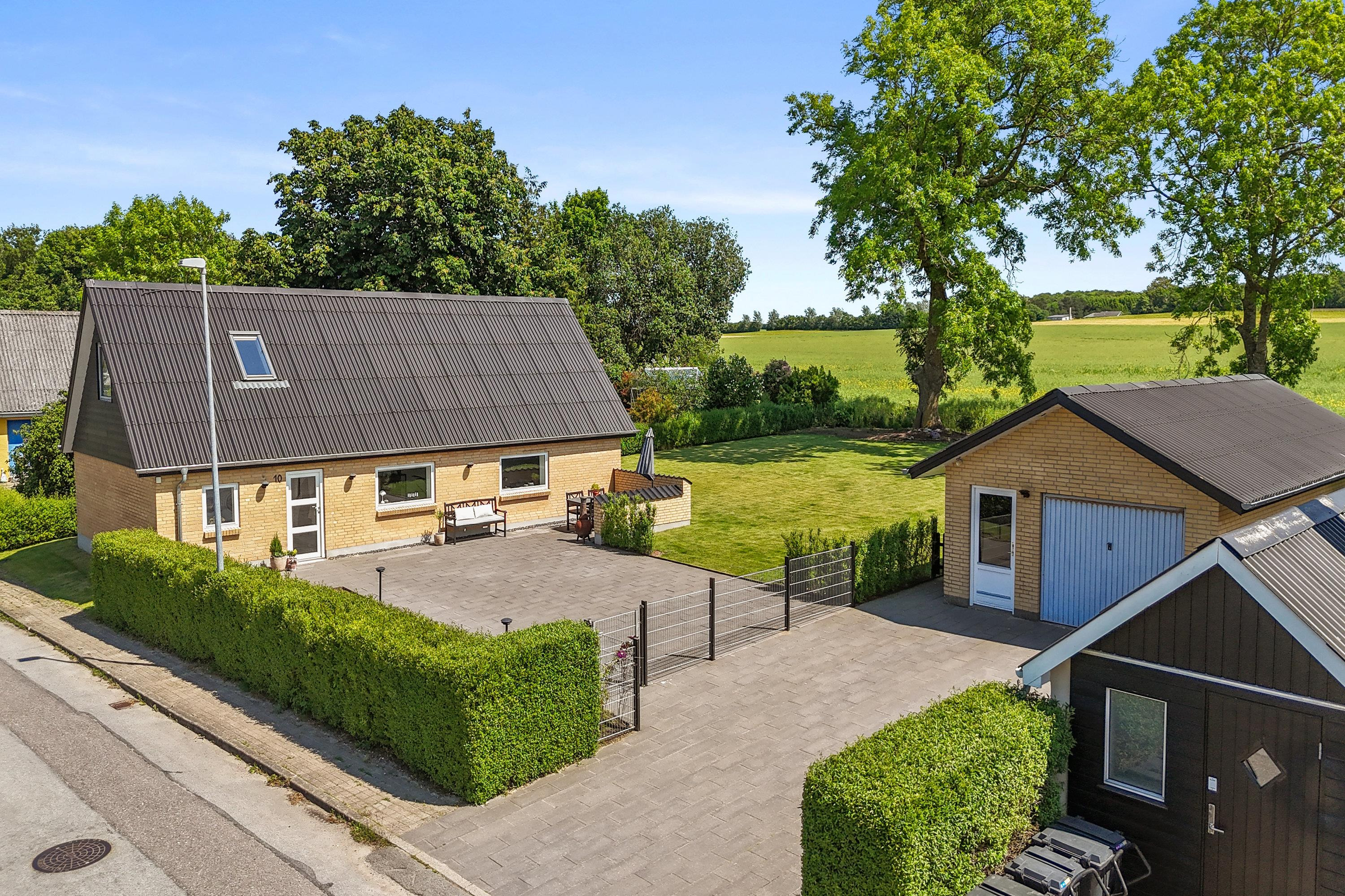 Stilfuldt renoveret villa med naturskøn udsigt i Øster Brønderslev