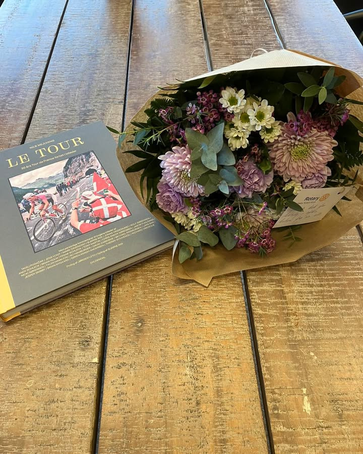 Sæby cykler takker Sæby Rotary klub for inspirerende foredrag med Niels Meilvang