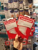 Ikast Apotek tilbyder gode priser på vandfaste plastre fra Leukoplast