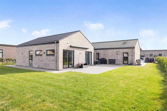 Top 6 over dyreste boliger til salg i Låsby. Priser op til 5.990.000 kr