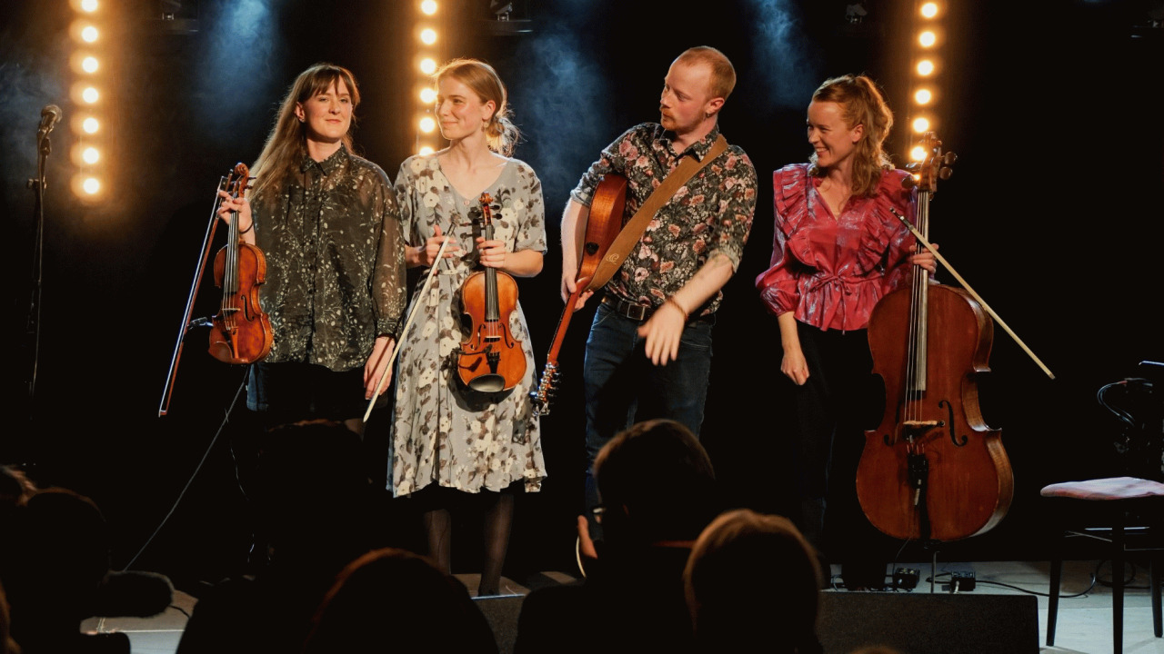 Stringflip skaber festlig stemning på Flyfabrikken