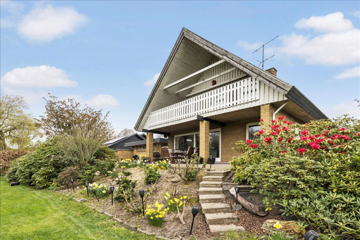 Rummelig villa med fantastisk beliggenhed