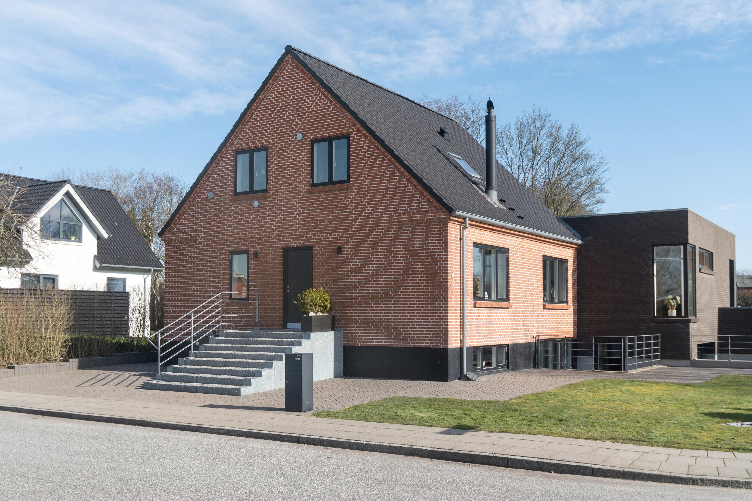 Til salg hos & LIVING Midt & Vestjylland: LÆKKER VILLA I LIND