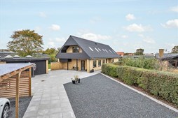 Mosbæksalle 13 og 2 andre boliger er kommet til salg denne uge i Støvring - se boligerne her.