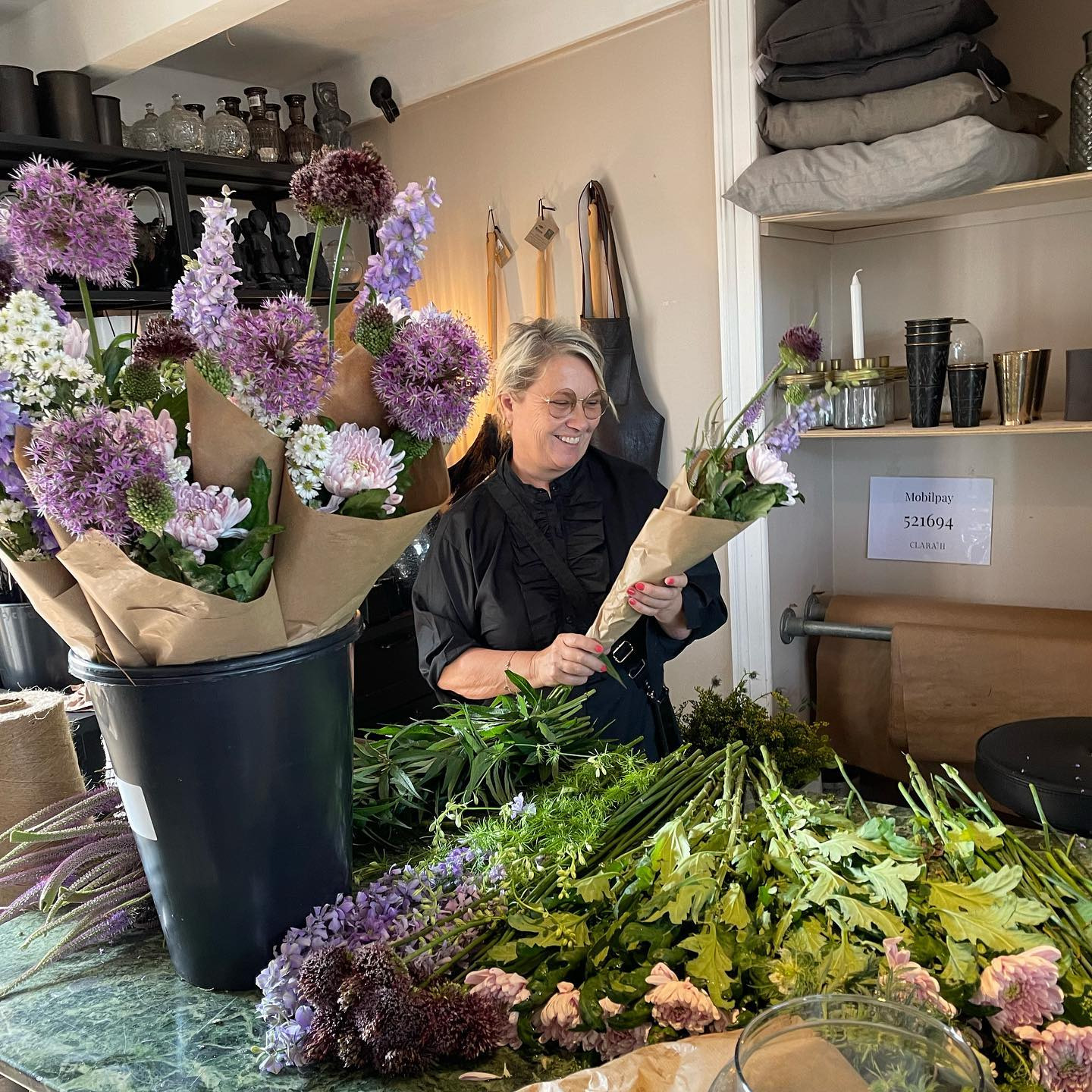  Clara H: En lokal perle for kvinder - tøj, brugskunst og blomster