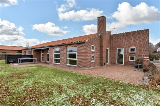 Præstegårdvænget 19 og 1 anden boliger er kommet til salg denne uge i Sunds - se boligerne her.