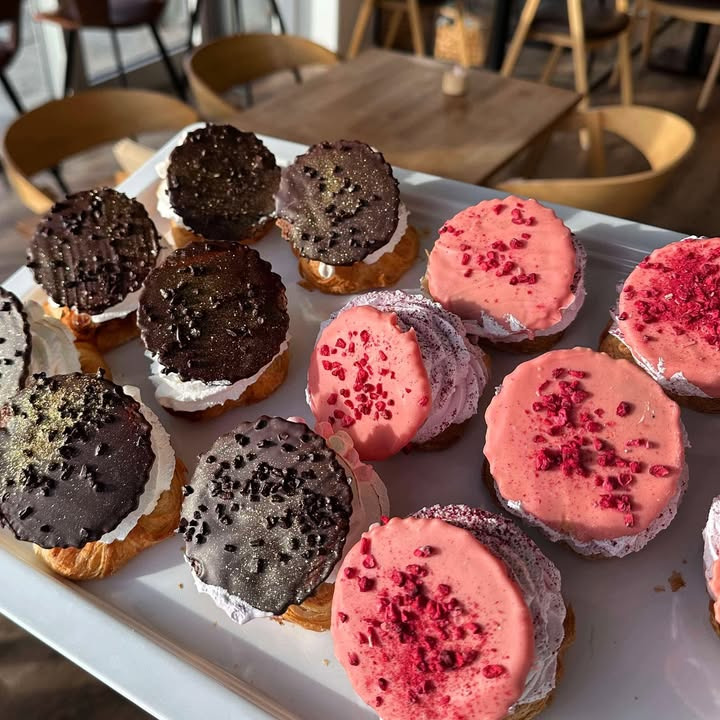 Café Bryggen byder på friske fastelavnsboller og hjemmebagte lækkerier