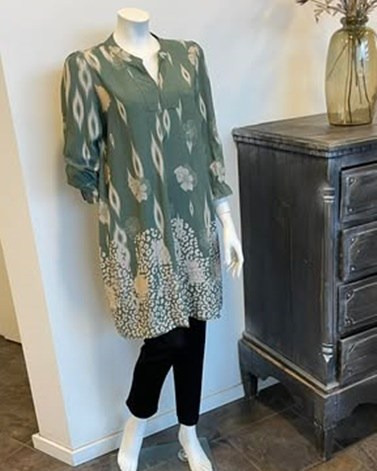 Klarissa & Nora præsenterer ny smuk tunika til kun 225 kr.