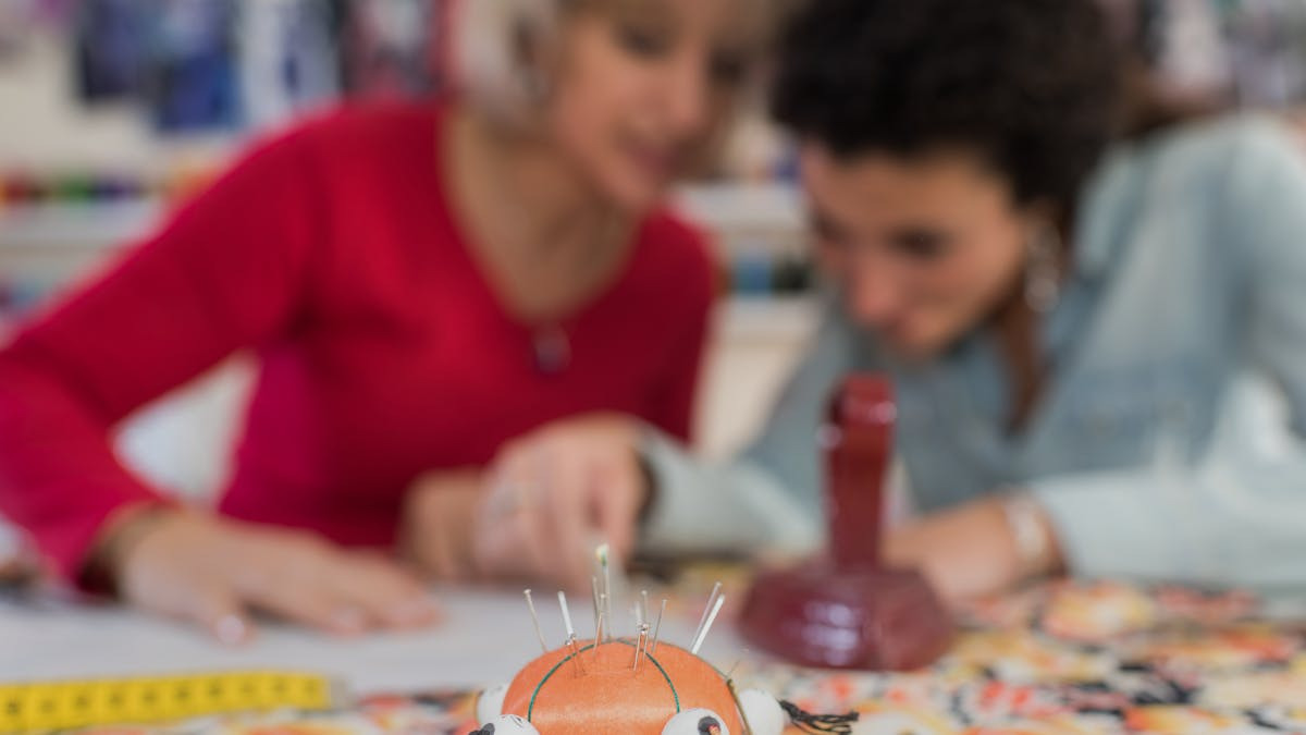 Bliv mester i visible-mending på workshop i Brønshøj