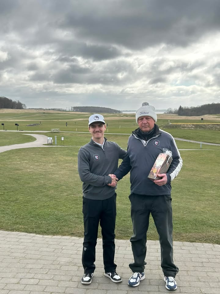 Steen Engby opnår hole in one på StensballeGaard Golfklub