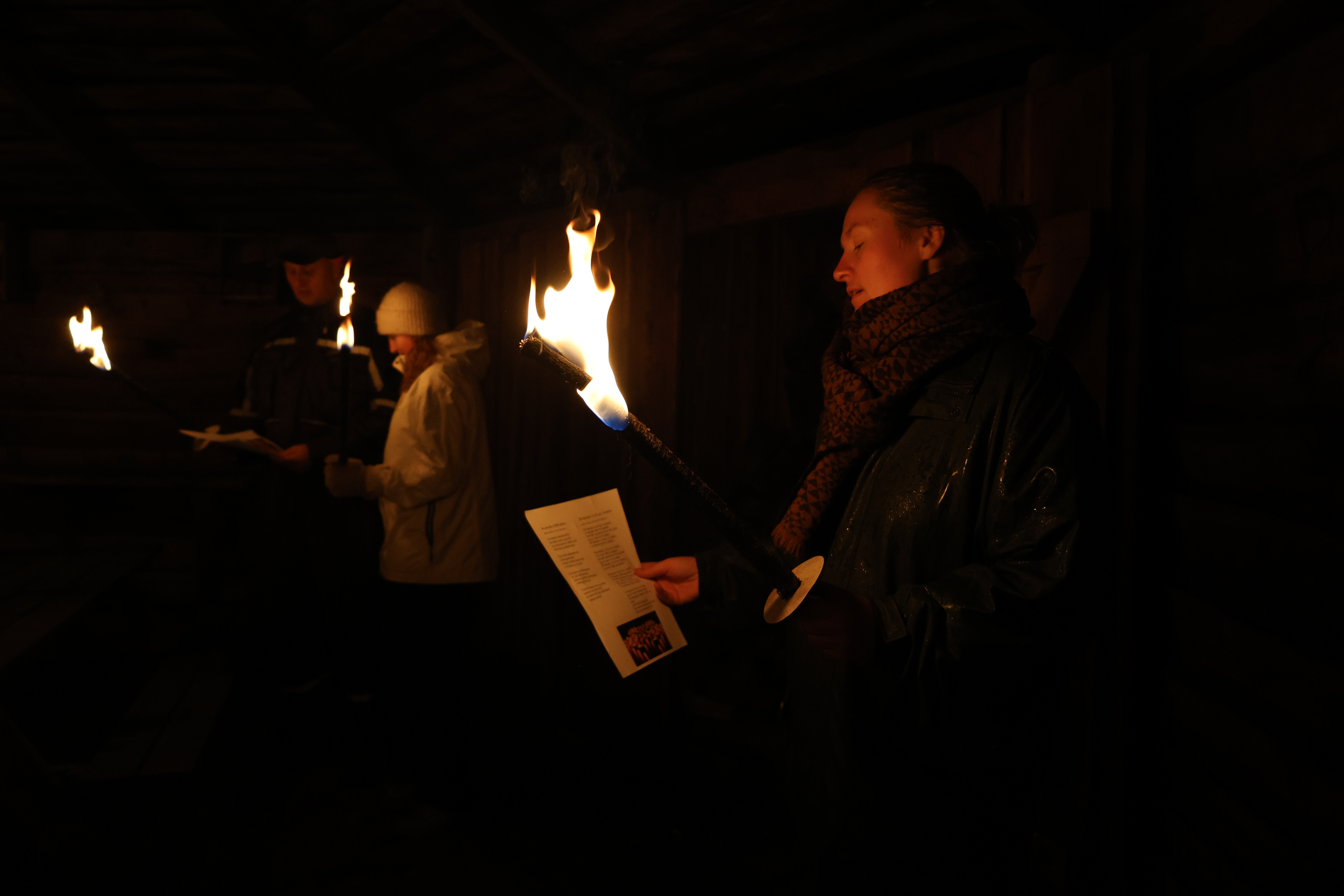 Stemningsfyldt lysoptog og varm suppe i Velling