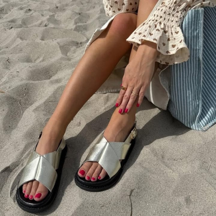 Rosengreen tilbyder smart guld sandal fra Copenhagenshoes til nedsat pris