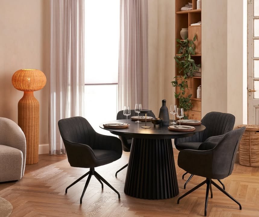 BOLIGHUSET THISTED præsenterer stilfuldt og funktionelt spisebord til stærk pris