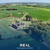 RealMæglerne Middelfart præsenterer herskabelig landejendom med naturskøn beliggenhed til salg