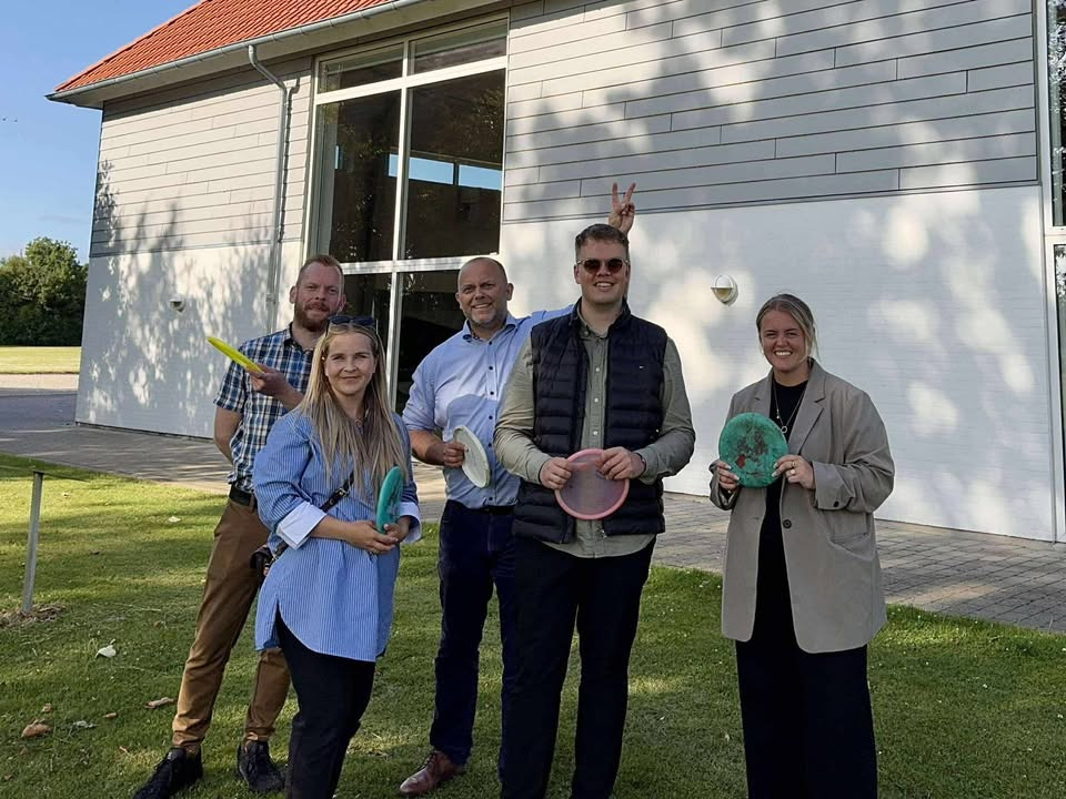 Ejenholm Bolig & Erhverv inviterer til sommerhygge med discgolf og fællesskab