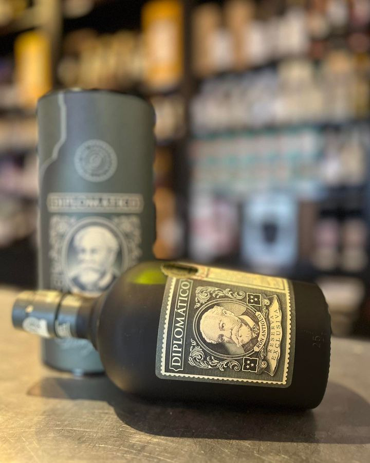 Tilbud på Diplomatico Reserva Exclusiva: Spar 110 kr og få leveret direkte til døren