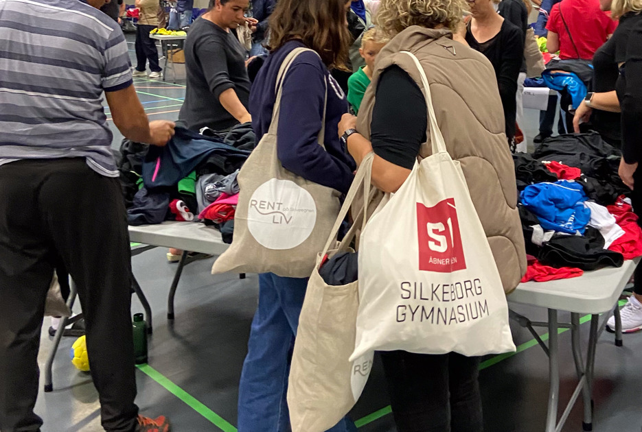 Genbrugsbazar i Skive kombinerer bæredygtighed og sport