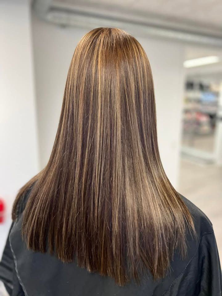 KARMA Frisør & Skønhedsklinik afslører imponerende hårforvandling med sund glansfuld farve