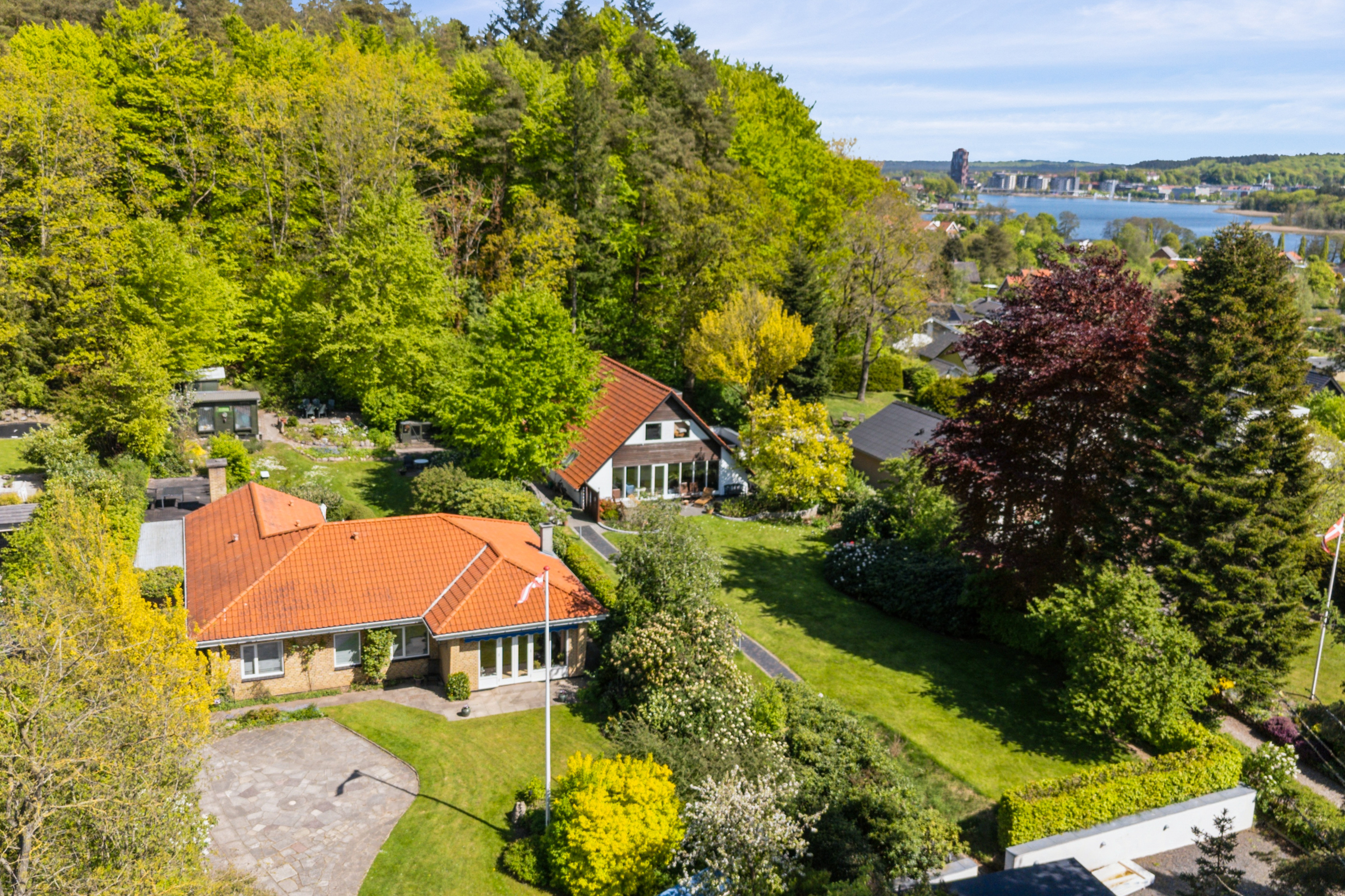 Til salg hos Lokalbolig Silkeborg - Mathias Bach & Co: Etplansvilla med eminent beliggenhed ud til skov