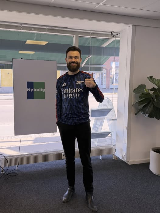 Nybolig Hvidovre - Alexander Holm ApS deltager i FodboldtrøjeFredag for at støtte Børnecancerfonden