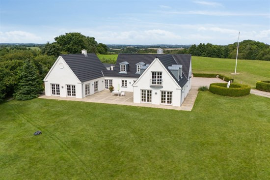 Top 6 over dyreste boliger til salg i Haarby. Priser op til 6.200.000 kr