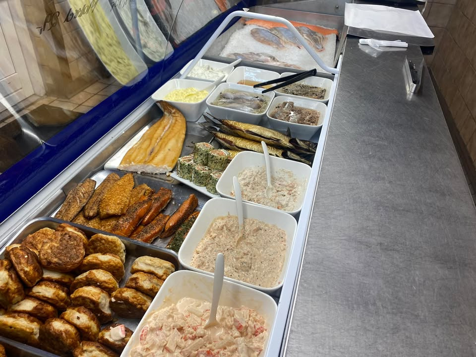 Lørdagstilbud hos Havnens fisk og grill: Deller, varmrøget laks og meget mere til skarpe priser