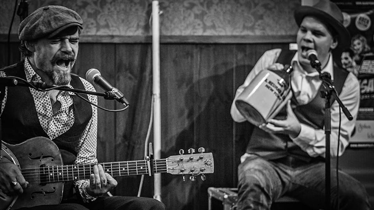 Blues og humor mødes på Bartof Cafe