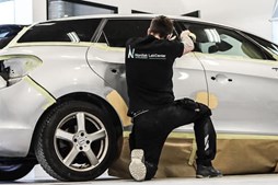 Dedikeret fagmand bag Nordisk Skadecenter i Hirtshals
