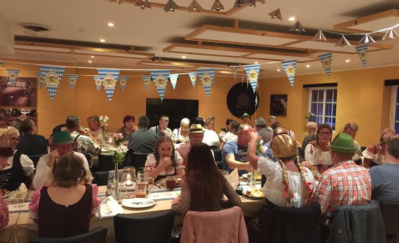 Oplev ægte Oktoberfest i Smidstrup Strand