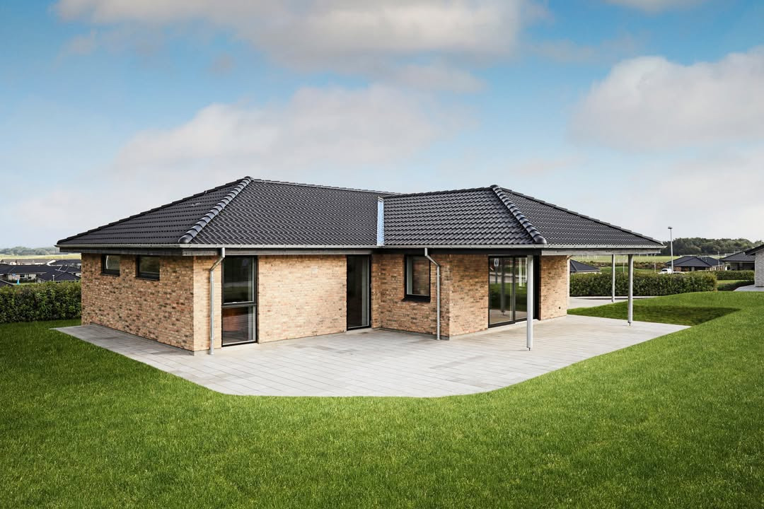 Mæglerhuset Aalborg tilbyder klassisk villa med solceller i Svenstrup