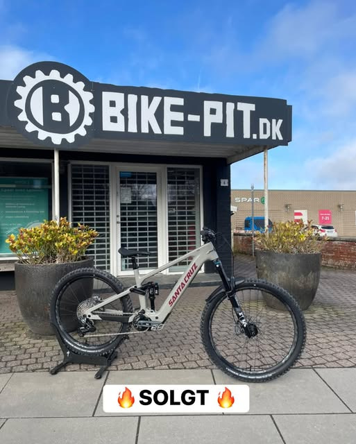 Bike-pit sælger Santa Cruz cykel til sjællandsk kunde med skovtur i Silkeborg